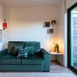 Exotic Flat With Shared Pool & Garden شقة